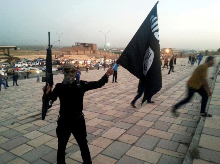 مقاتل من "داعش" في الموصل