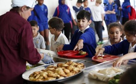دراسة: اكتساب عادات الأكل السيئة قد يبدأ في رياض الأطفال