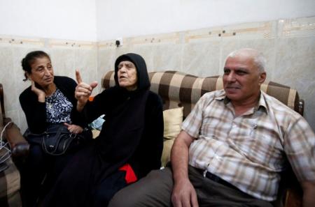 عجوز مسيحية تروي معاناة عامين تحت حكم “داعش” في قرة قوش