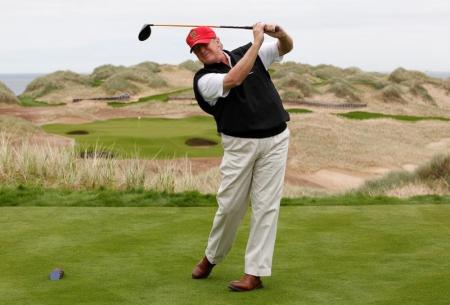 ترامب يلعب الغولف مع بطل العالم تايغر وودز