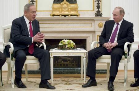 نتنياهو  يطلب من بوتين منع إيران من استخدام “المناطق الآمنة” ضد إسرائيل