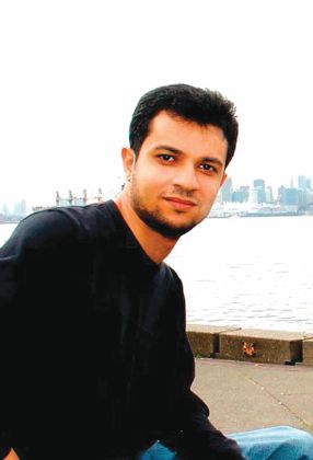 السعودي محمد علوان يفوز بجائزة «البوكر» عن رواية «موت صغير»