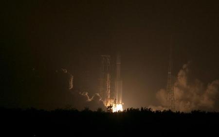 الصين تطلق أول مركبة شحن فضائية