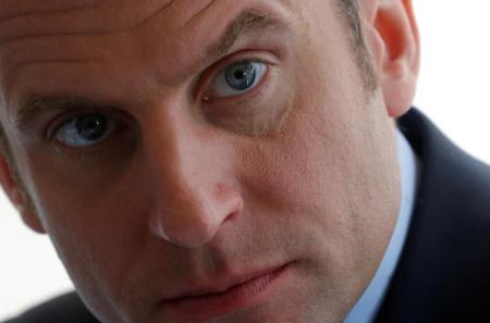 ماكرون يتشبث بتقدمه في سباق الرئاسة الفرنسية