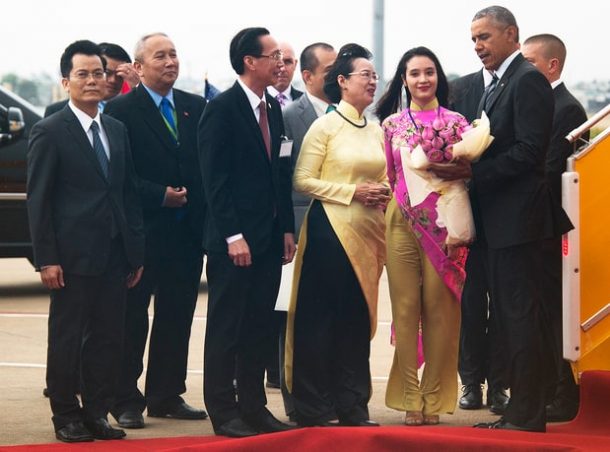 زيارة أوباما لفيتنام واستخدامها لاحتواء الصين