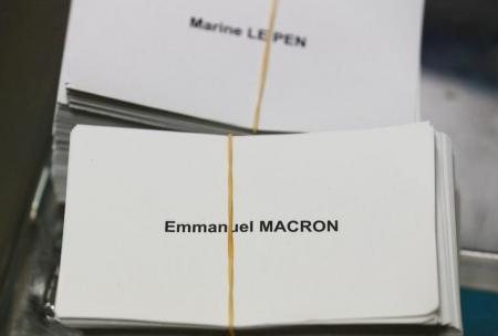 انتخابات الرئاسة الفرنسية اليوم وسط اختراق الكتروني لحملة ماكرون