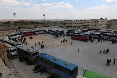 سوريا: إجلاء جرحى من “جبهة النصرة” من مخيم اليرموك