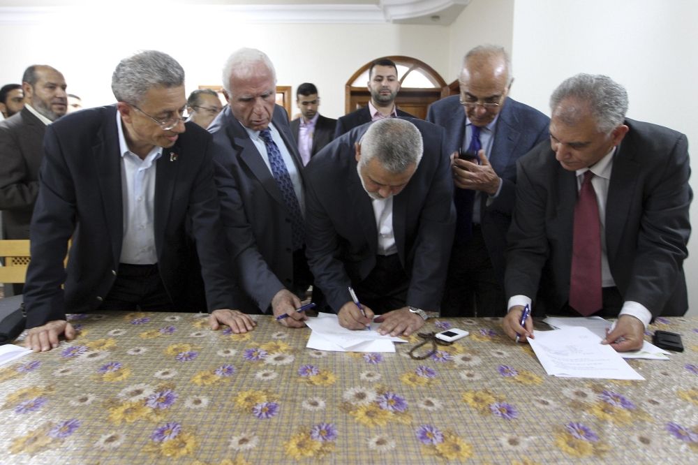 “حماس” ومنظمة التحرير بين التنافس والتعاون