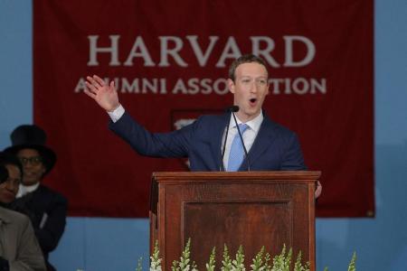 مؤسس فيسبوك يدعو خريجي هارفارد للمخاطرة الإبداعية