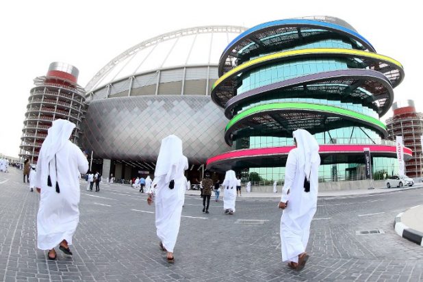 هل تُنزع استضافة مونديال 2022 من قطر؟