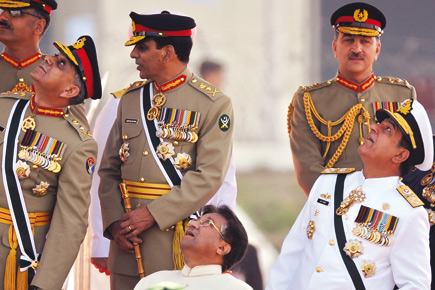 دور العسكر في النظام السياسي الباكستاني بين 2001 و2008