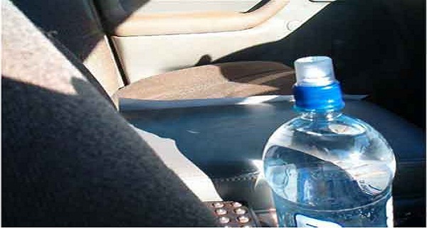 لماذا لا يجب أن تشرب زجاجة المياه الموجودة في سيارتك ؟