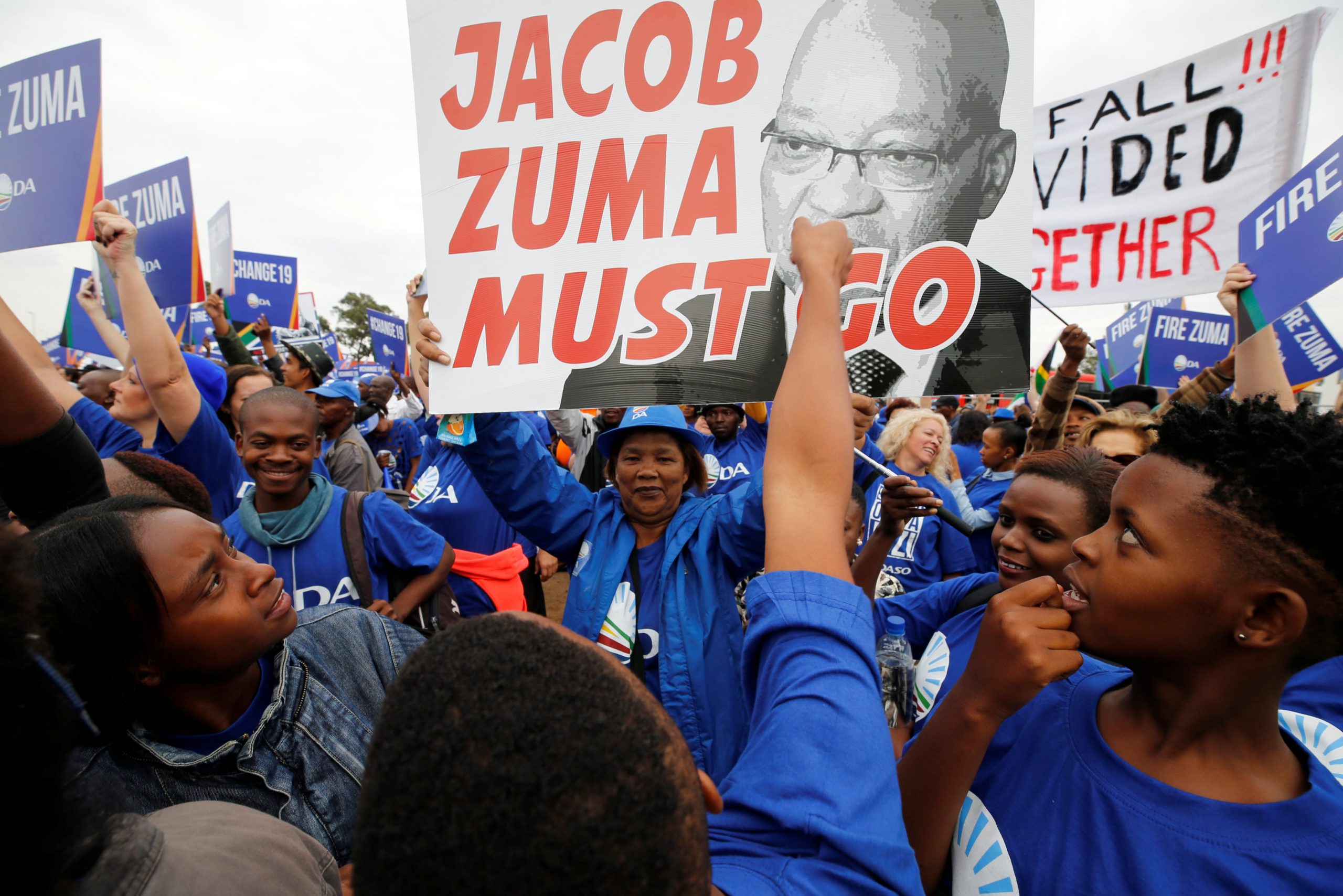 دور الأحزاب السياسية في عملية التحول الديمقراطي في جنوب أفريقيا منذ عام 1994