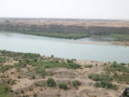 نهر دجلة في الموصل - العراق