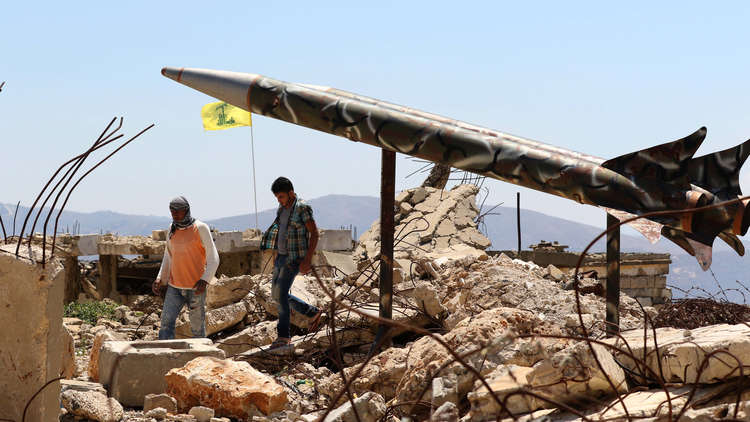 “يسرائيل هَيوم”: إيران تحاول نقل صواريخ لحزب الله عن طريق العراق