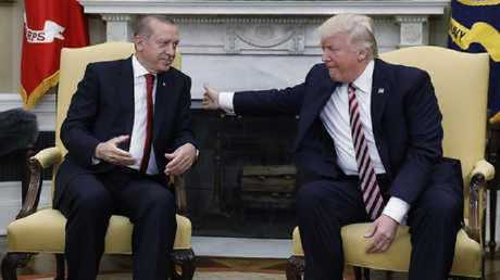 ترامب يشيد بالعلاقات الأمريكية التركية في بداية اجتماعه مع أردوغان