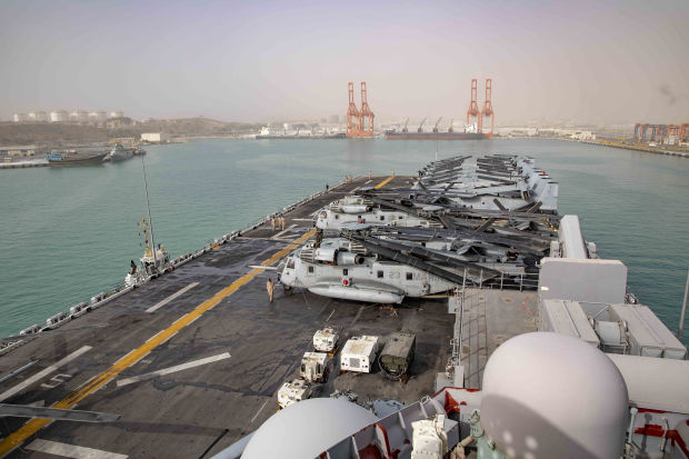 عُمان تمنح البحرية الأميركية حرية الوصول إلى ميناءين قرب مضيق هرمز
