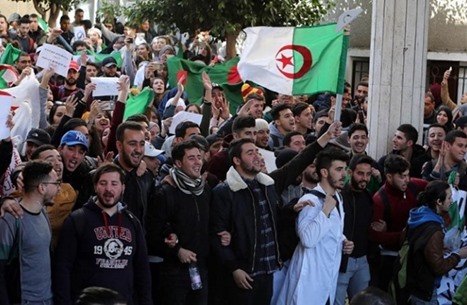 الجزائر تستعد لانتخابات رئاسية تقول المعارضة إنها لا تقدم خيارا حقيقيا