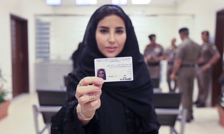 رويترز: السعودية تسمح للنساء البالغات بإستصدار جوازات سفر