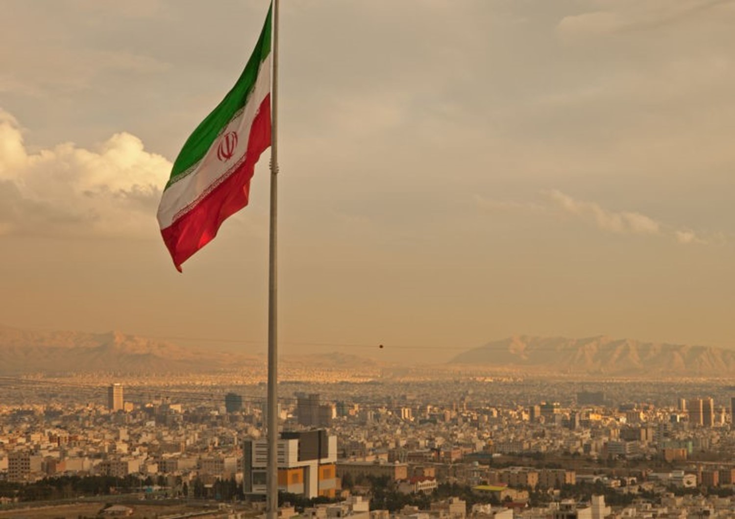 الخارجية الإيرانية: طهران تستعد لتدابير صارمة في تقليص التزاماتها النووية