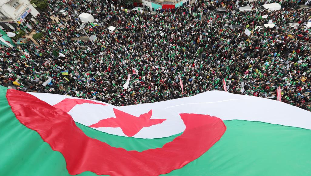 مئات الجزائريين يحتجون على قانون مقترح بشأن الطاقة