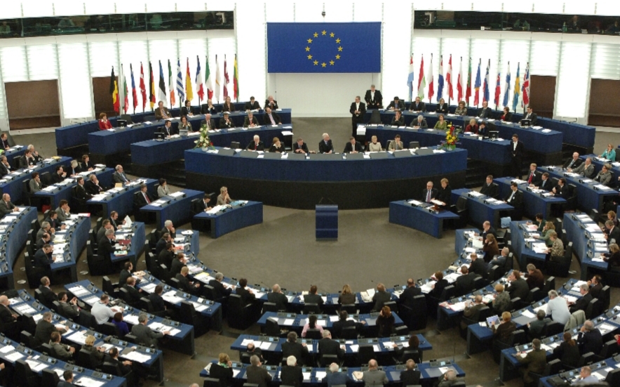 الاتحاد الأوروبي يرفع الإمارات من قائمة سوداء للملاذات الضريبية