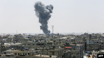 قصف موقعين لـ”حماس” في قطاع غزة