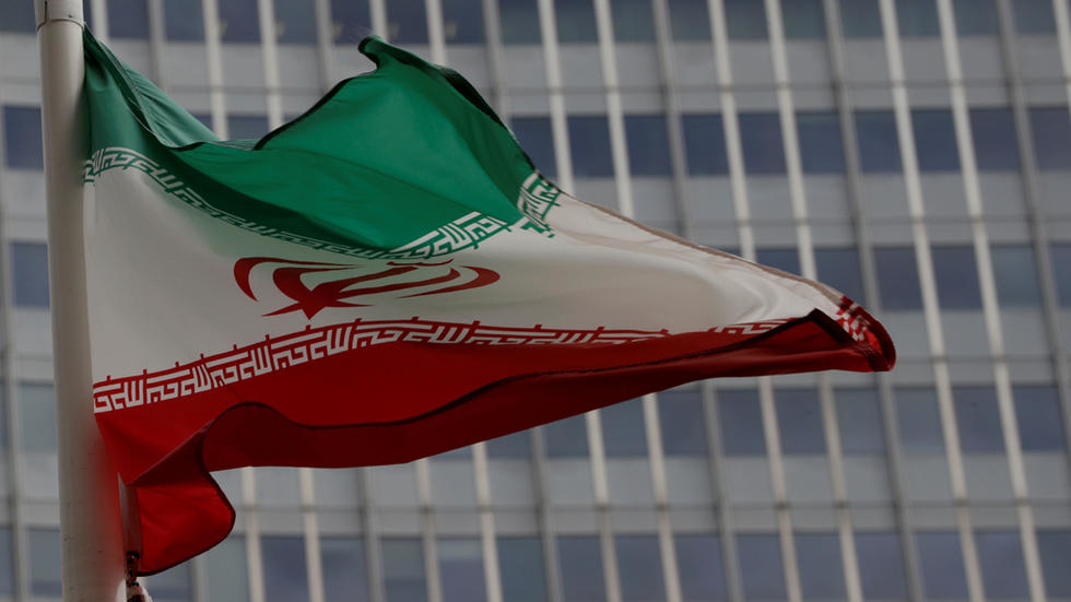 ظريف يبدي استعداد إيران للتعاون مع أمريكا بشأن النفط وأمن الخليج