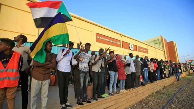 السودانيون يحيون ذكرى الانتفاضة ويطالبون بالقصاص للضحايا