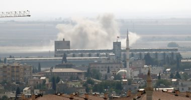 سوريا تقول إن صواريخ ألحقت أضرارا بمصفاة في حمص وعطلت الإنتاج