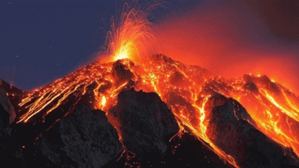 مقتل خمسة على الأقل ويُخشى فقد أكثر من 24 في ثوران بركان بنيوزيلندا