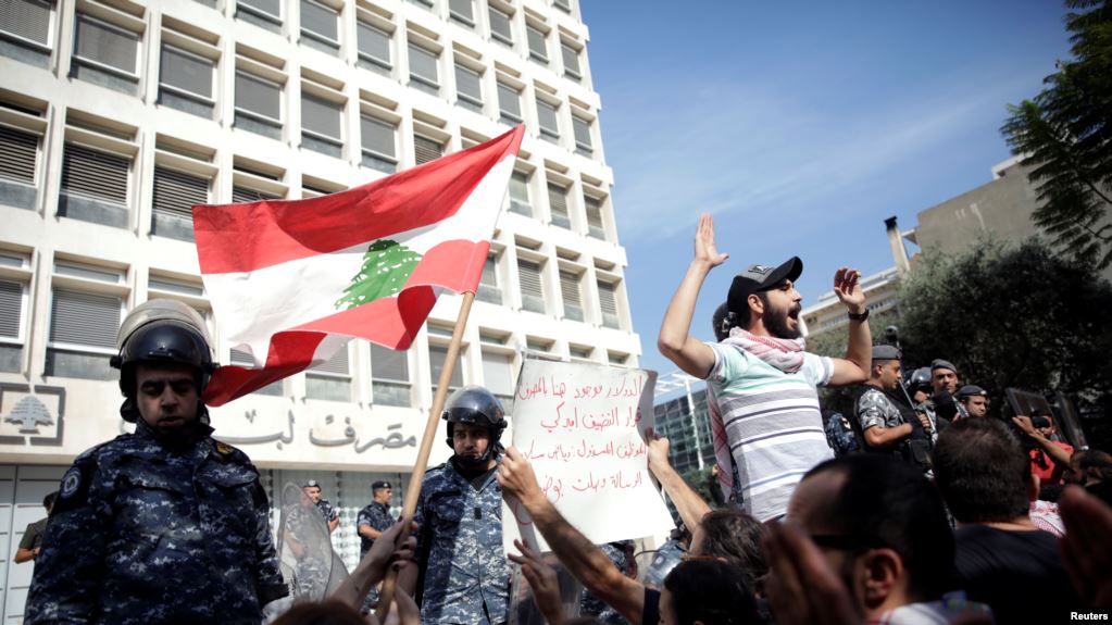 مصادر: مصرف لبنان يقترح مبادلة سندات أجنبية بسندات أطول أجلا