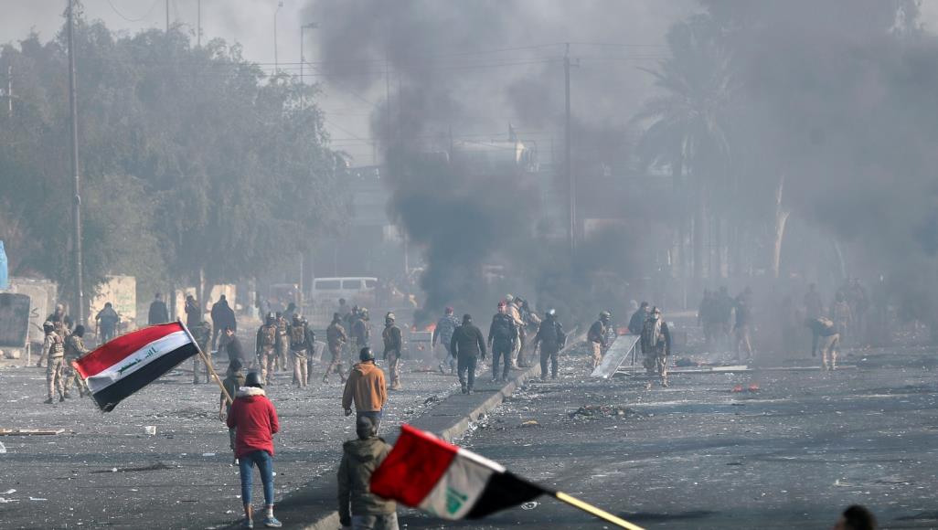 مقتل اثنين من المحتجين بينما تحاول شرطة العراق إنهاء الاضطرابات
