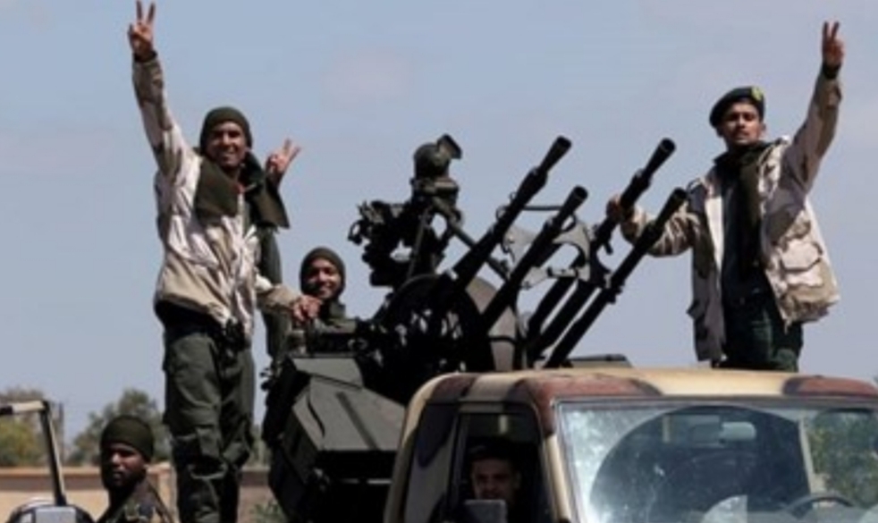 الغارديان: 2000 مقاتل سوري في ليبيا لدعم حكومة الوفاق