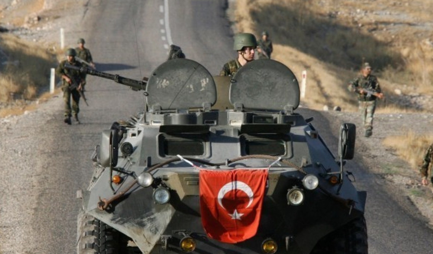 وزارة: مقتل جندي تركي وإصابة اثنين في إدلب بسوريا