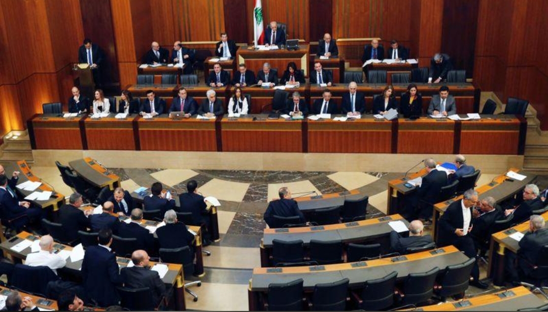 الحكومة اللبنانية الجديدة تفوز بثقة البرلمان
