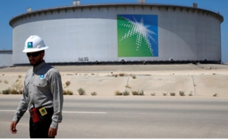 وول ستريت جورنال”: القصة الخفية لإغراق السعودية أسواق النفط