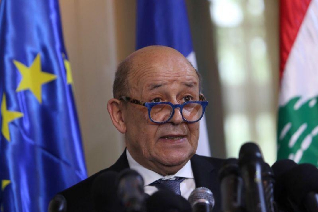 مسؤول لبناني يكتشف إصابته بكوفيد-19 خلال غداء مع وزير خارجية فرنسا