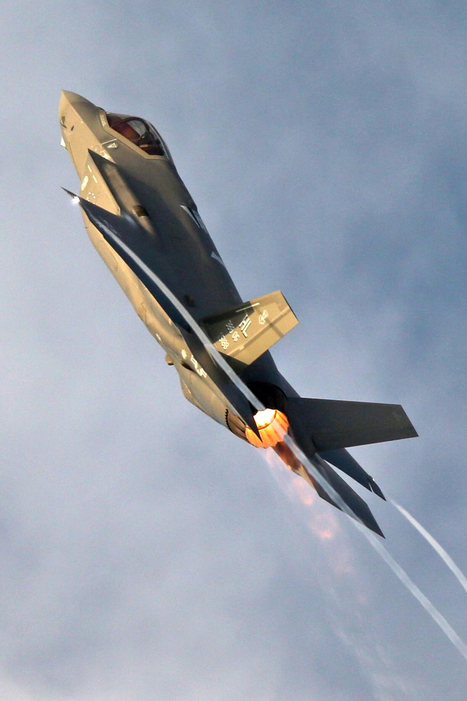 “فوربس”: لماذا تعارض “إسرائيل” استحواذ الإمارات على مقاتلات F-35 الأميركية؟