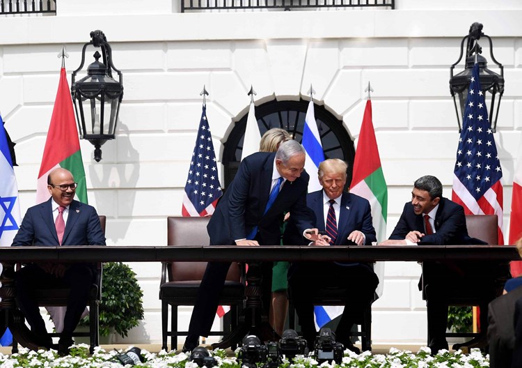 “واشنطن بوست”: اتفاقا الإمارات والبحرين مع “إسرائيل”لا ينهيا الصراعات في المنطقة