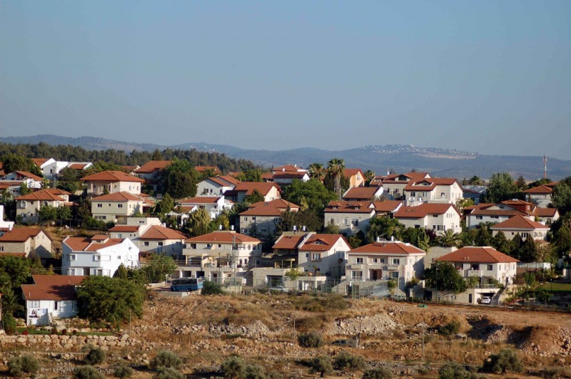 إقامة بؤرة استيطانية جديدة غير قانونية على أراضي 3 قرى فلسطينية