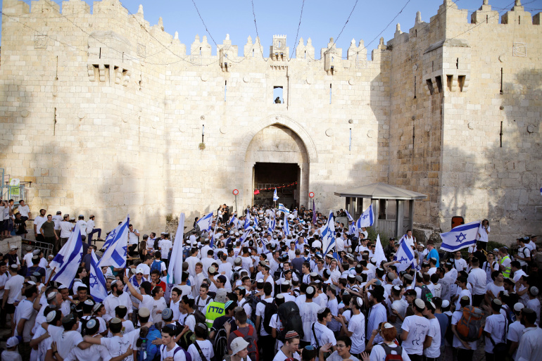 إسرائيل تمرر رسائل إلى مصر والسلطة الفلسطينية فحواها “مسيرة الأعلام” في القدس
