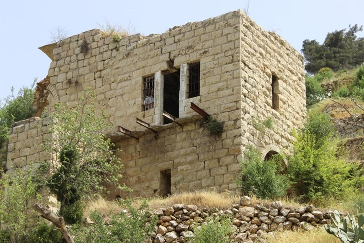 “ميدل إيست آي”: الفلسطينيون يسعون لإنقاذ قرية لفتا المهجورة في القدس