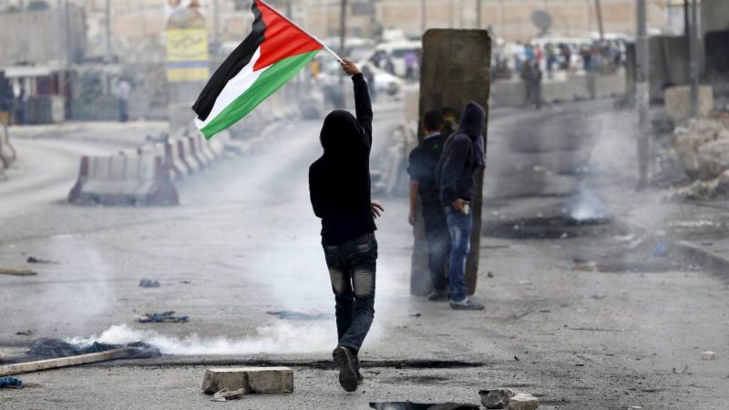 “معاريف”: تراكم الإشارات إلى تصاعد احتمال اندلاع انتفاضة ثالثة في الضفة الغربية