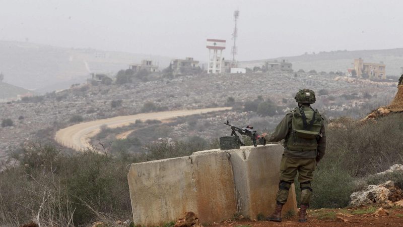 الجيش الإسرائيلي يعتقل شخصين تسللا من لبنان