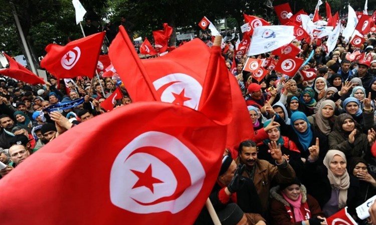 “فورين بوليسي”: ديمقراطية تونس تحتاج إلى مساعدة، فهل يتدخل بايدن؟