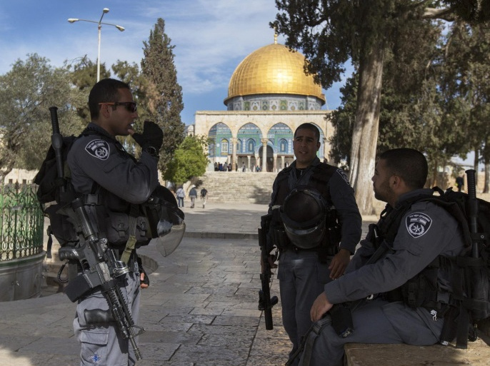 محكمة إسرائيلية تشكك في الأساس القانوني لحظر صلاة اليهود بمجمع المسجد الأقصى