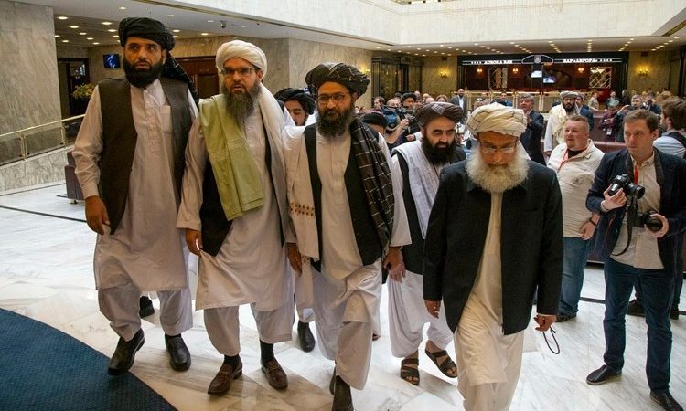 مدير “سي آي إيه” يعقد اجتماعاً سرياً مع زعيم “طالبان” في كابول