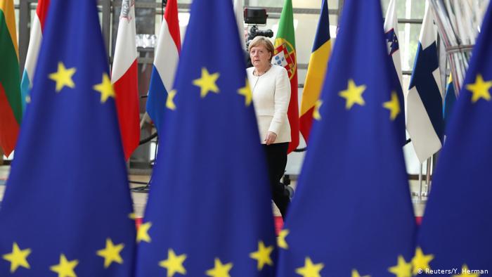 قادة الاتحاد الأوروبي يسعون لتوحيد صفّهم في مواجهة واشنطن وبكين