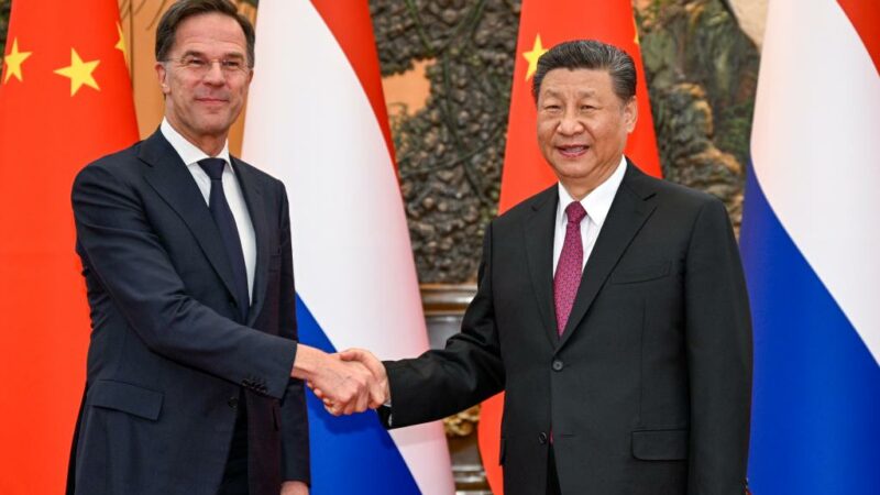 شي يجتمع مع رئيس الوزراء الهولندي في بكين